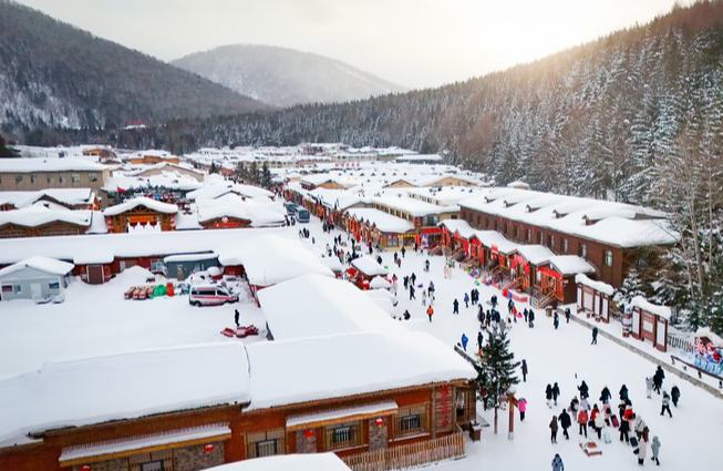 Pemandangan Cantik Memukau Tarik Pelancong ke Pekan Salji