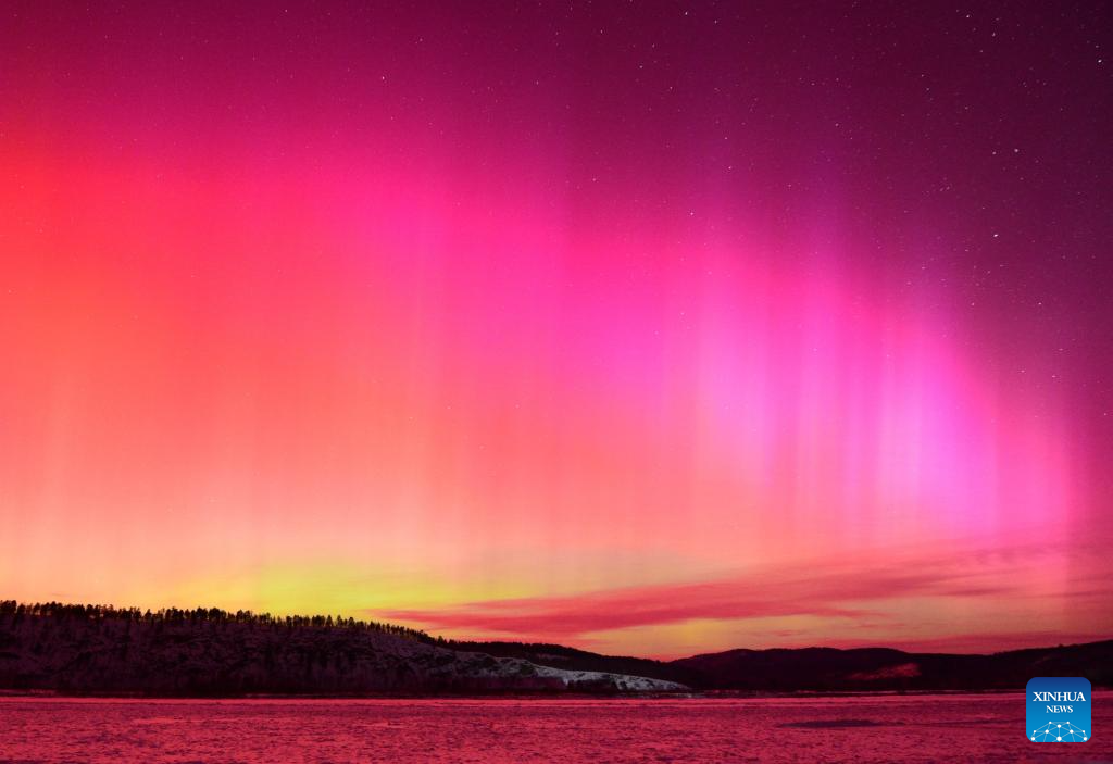 Foto yang diambil pada 20 Januari 2026 ini memperlihatkan fenomena aurora di kampung Beiji, Mohe, provinsi Heilongjiang, timur laut China. (Foto oleh Guo Xinyu/Xinhua)