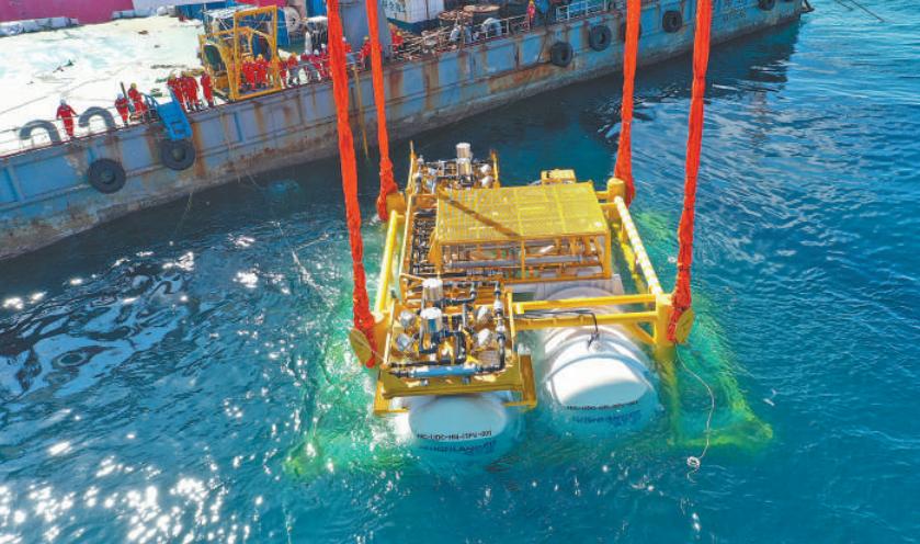 Sebuah modul pusat data bawah air ditempatkan di perairan laut kaunti autonomi Li Lingshui di provinsi Hainan, selatan China. (Foto oleh penerima wawancara)