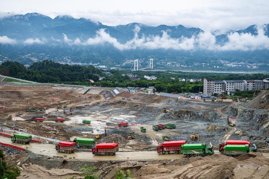Foto bertarikh 8 Jun 2026 ini menunjukkan tapak pembinaan zon penggalian fasa awal projek jalan air baharu Tiga Gaung di Yichang, provinsi Hubei, tengah China. (Xinhua/Wu Zhizun)