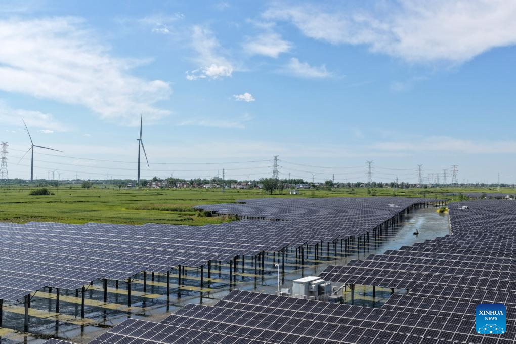 Foto bertarikh 3 Mei 2026 ini menunjukkan sebuah stesen kuasa akuavolta di kampung Qiaoji, bandar Bengbu, provinsi Anhui, timur China. (Foto oleh Li Xiangqian/Xinhua)