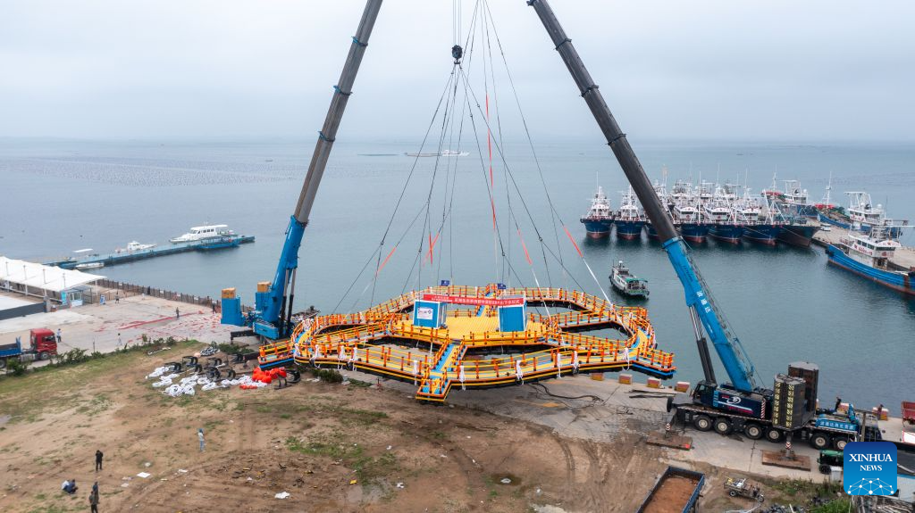 Foto dron bertarikh 10 Julai 2026 ini memaparkan platform di laut untuk eksperimen terkawal di lokasi berkaitan ekosistem pantai, selepas ditempatkan di Laut Kuning di perairan pesisir Rongcheng, provinsi Shandong, timur China. (IOCAS melalui Xinhua)