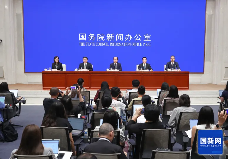 Timbalan Menteri Perdagangan Yan Dong, Pengarah Pejabat Penyelidikan Dasar Lin Weilong, Pengarah Jabatan WTO Han Yong, dan ketua Jabatan Perdagangan Luar He Shaojun menjelaskan pendirian China berhubung dakwaan “kapasiti berlebihan”. Sumber: Pejabat Maklumat Dewan Negara