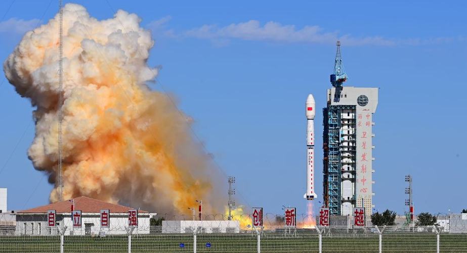 China Lancar Dua Kumpulan Satelit Deria Jauh Baharu