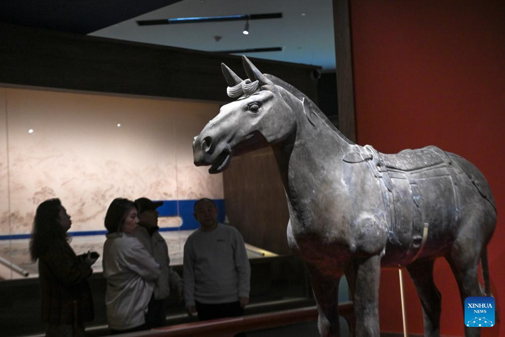 Orang ramai mengunjungi sebuah pameran bertemakan Tahun Kuda di Muzium Negara China, Beijing, 29 Januari 2026. (Xinhua/Jin Liangkuai)